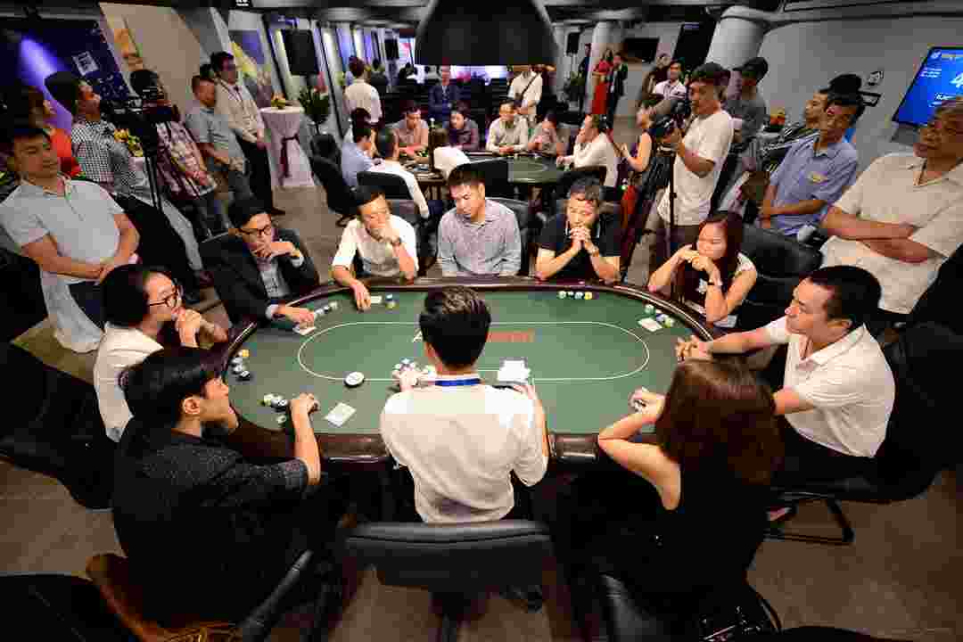 Poker tại Lucky Ruby Border Casino hấp dẫn người tới tham gia