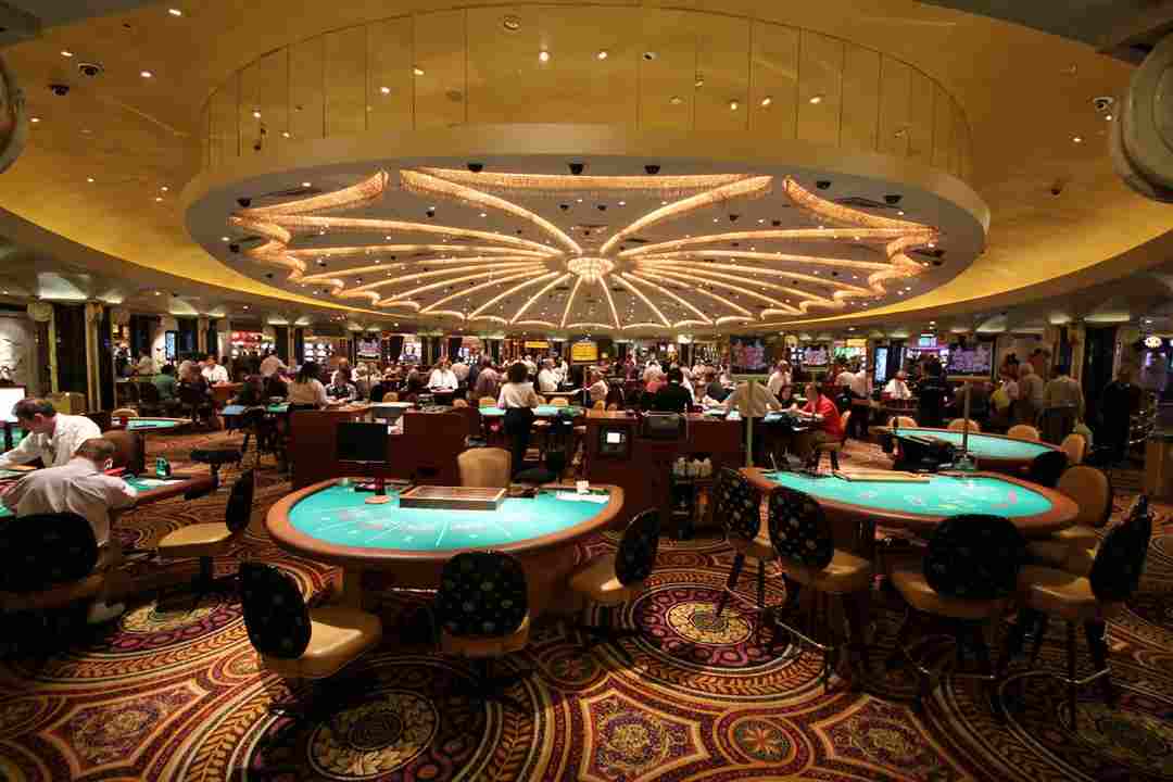 New World Casino Hotel với đa dạng các bàn game 