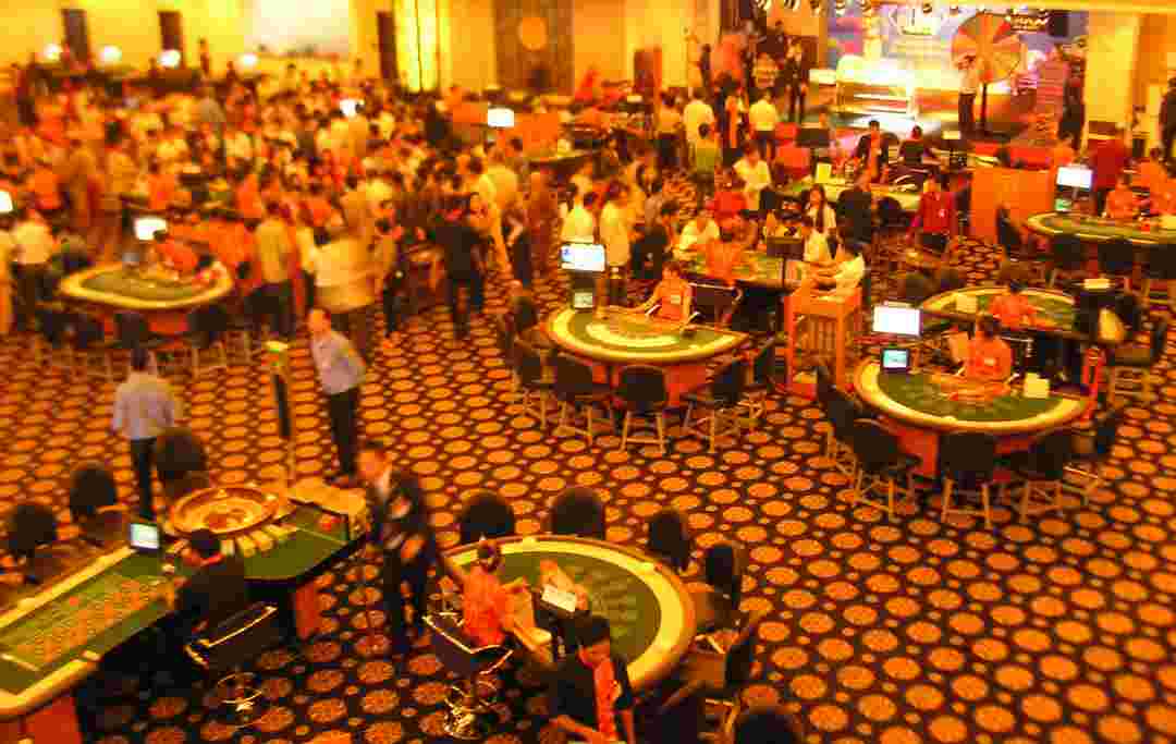 Top Diamond Casino với vô số các bàn game sang trọng 
